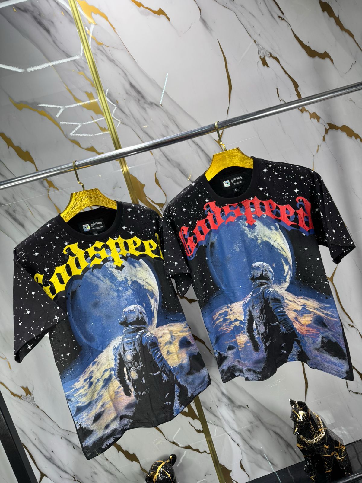 Camisetas “GODSPEED”.