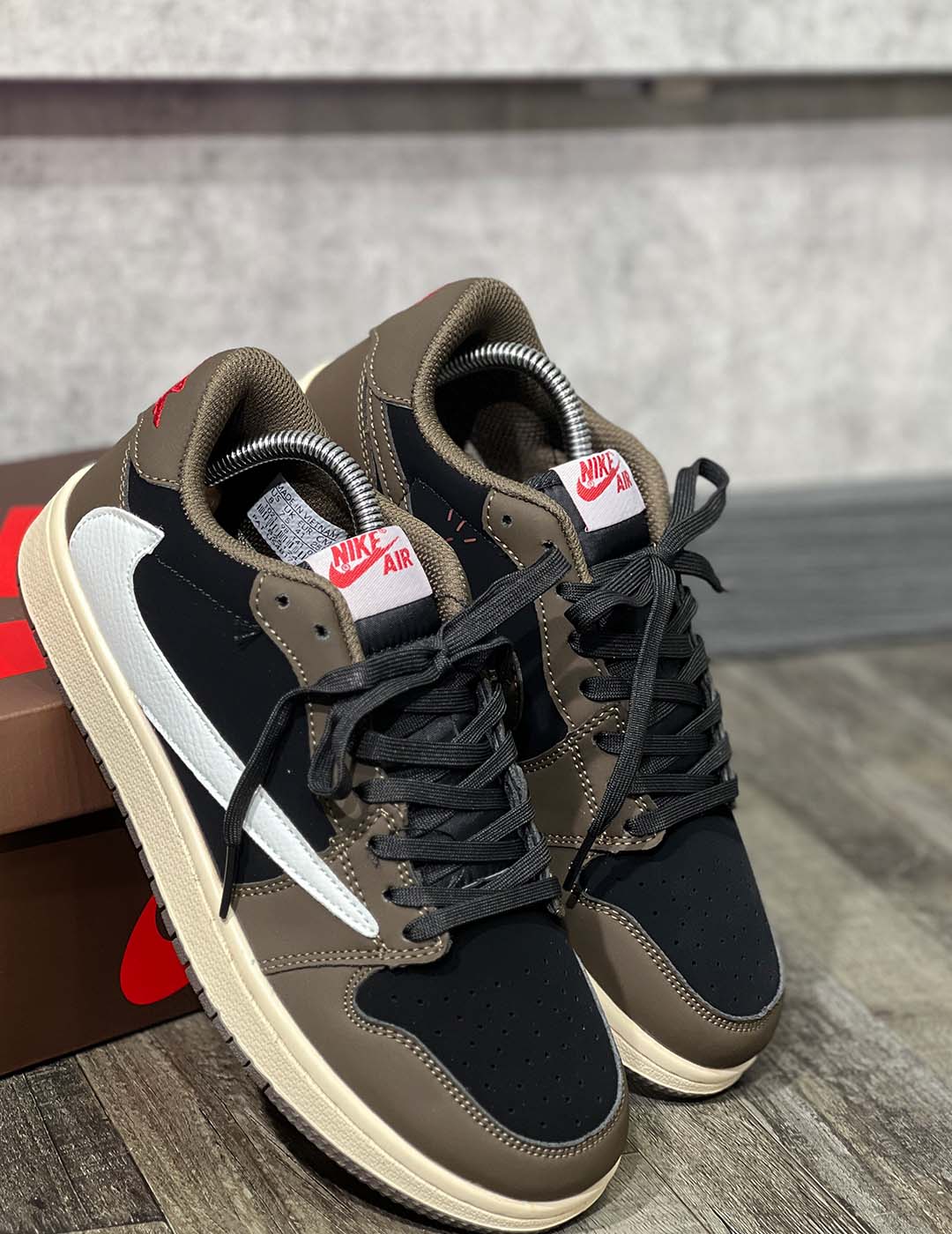 Air Jordan 1 Low OG Cactus Jack Mocha