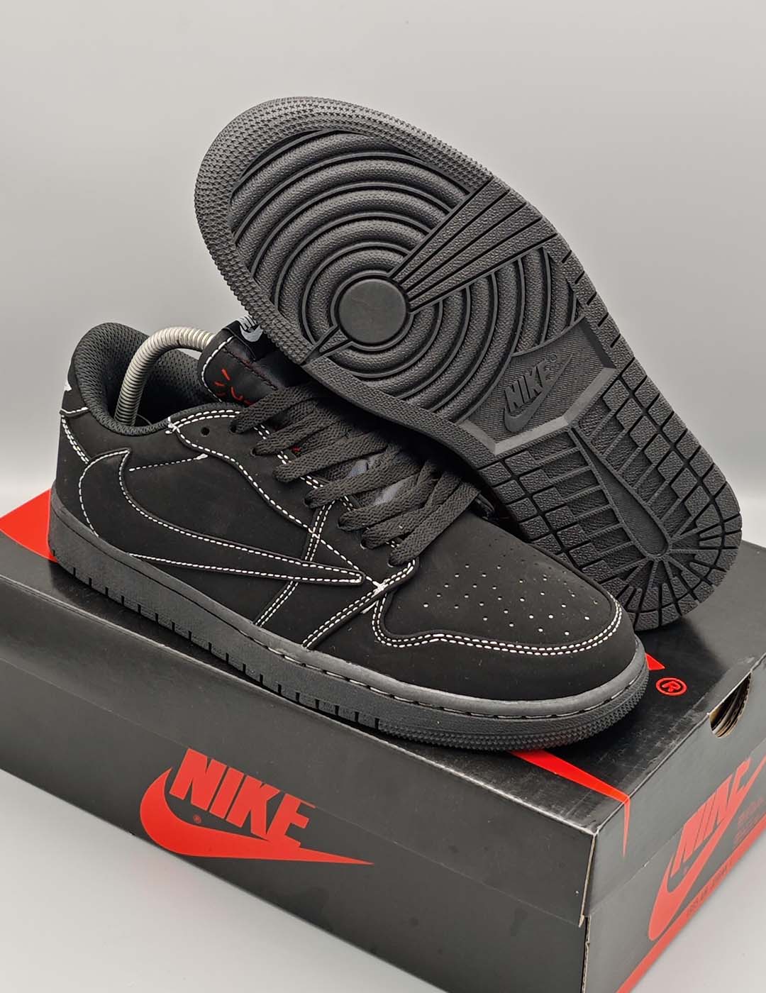 Jordan 1 Travis Scott "Black Phantom"
