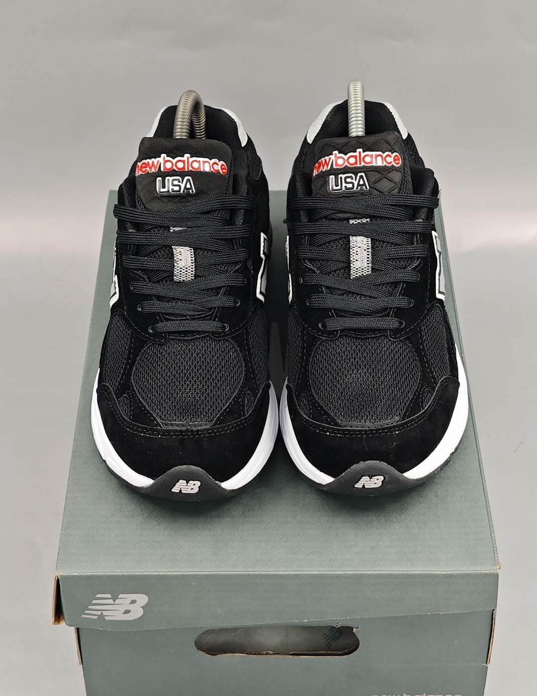 New Balance M990v3