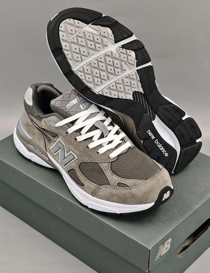 New Balance 990v3