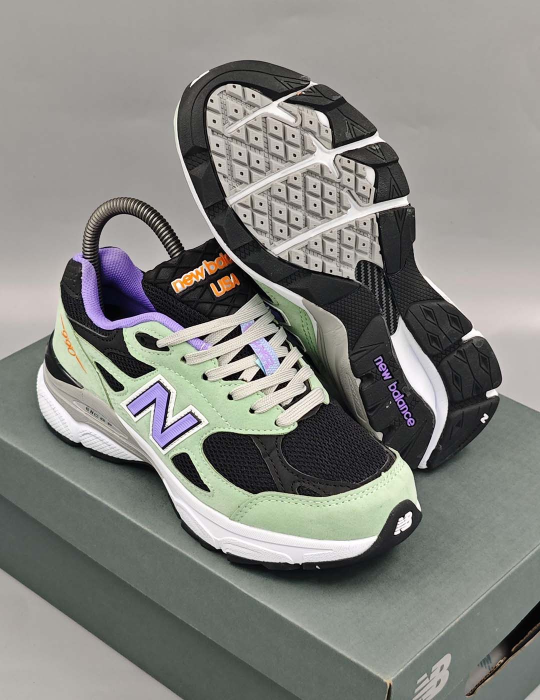 New Balance 990v3