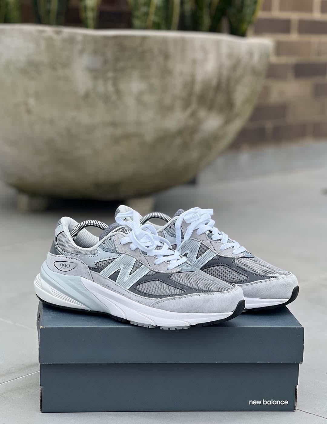 New Balance 990 V6