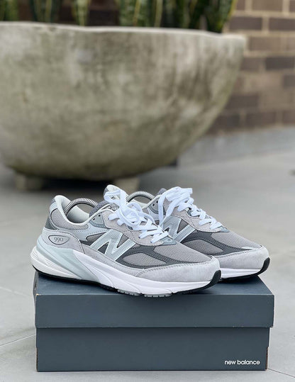 New Balance 990 V6