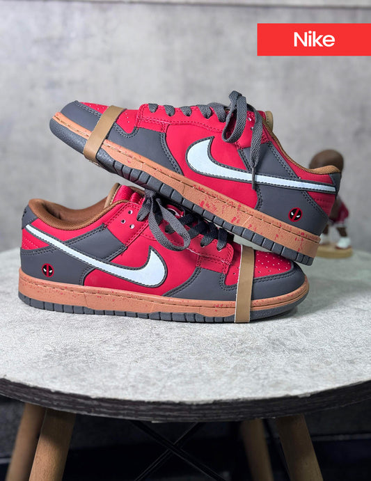 Nike Dunk "Deadpool"