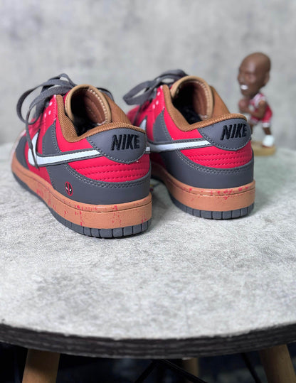 Nike Dunk "Deadpool"