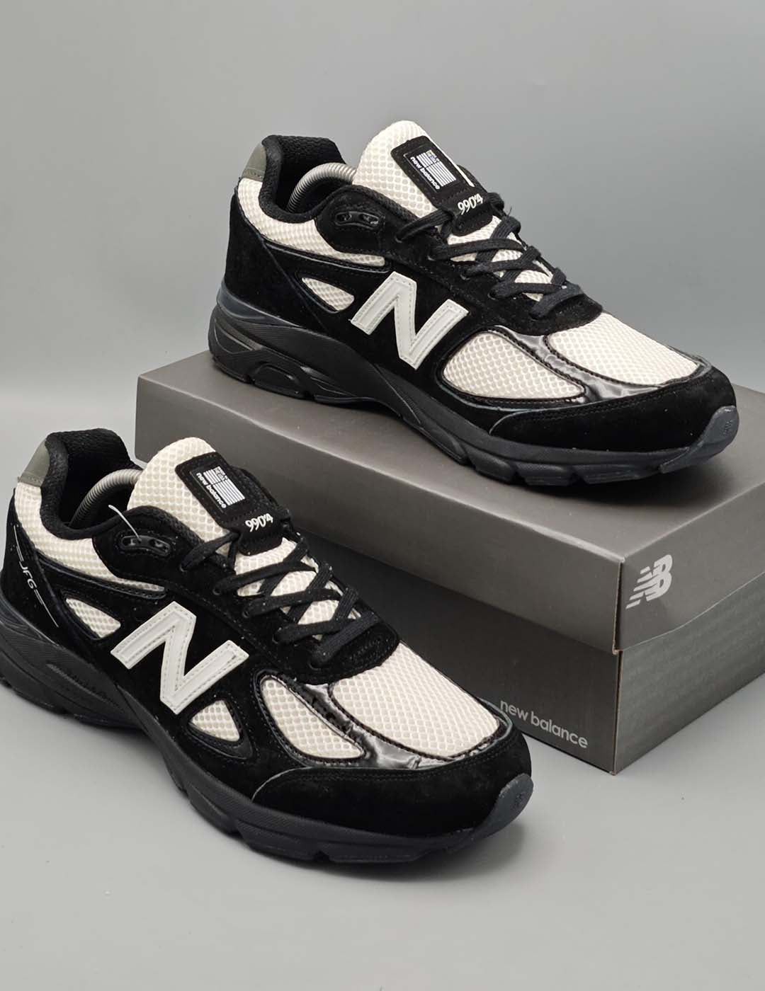 New Balance 990v4