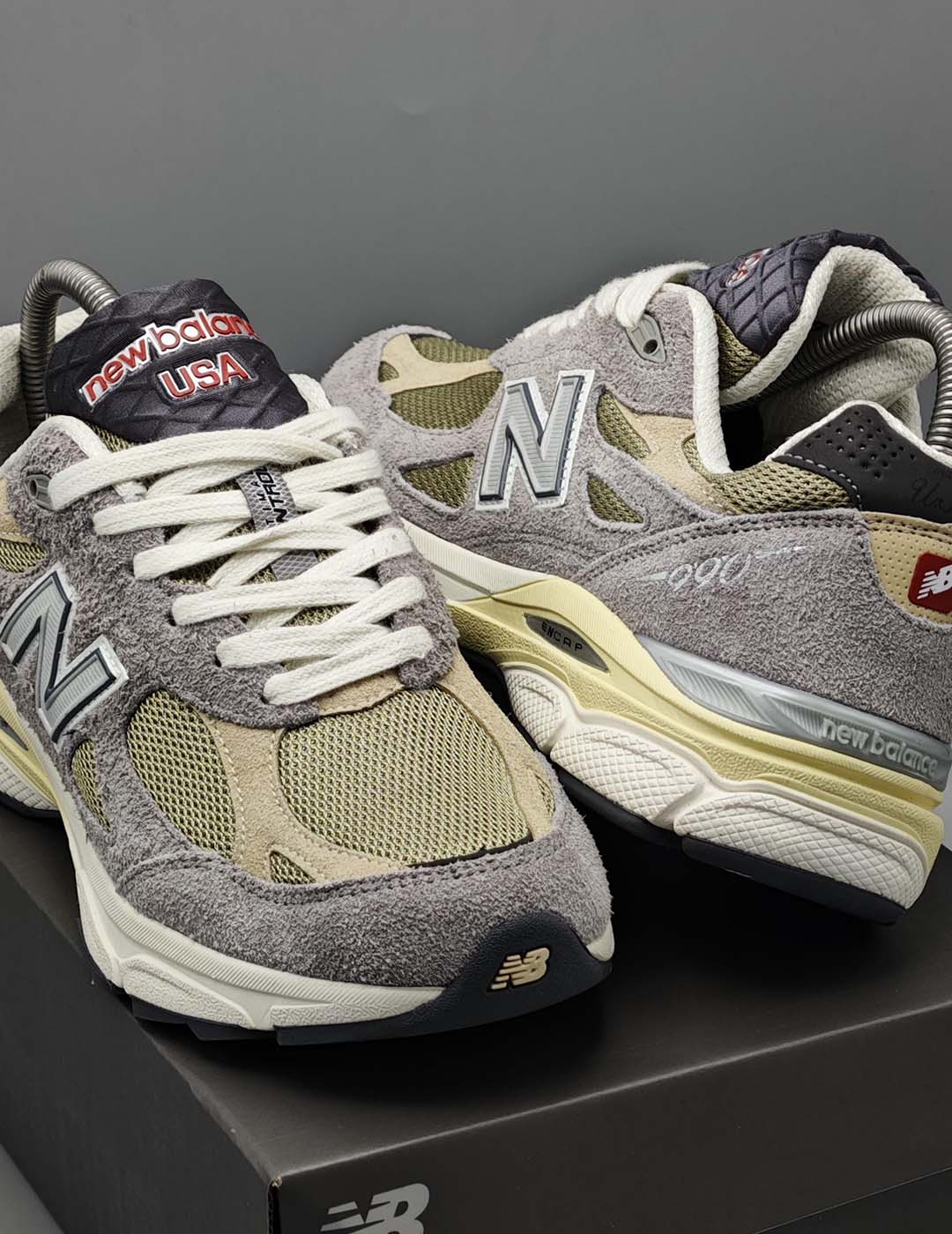 New Balance 990v3