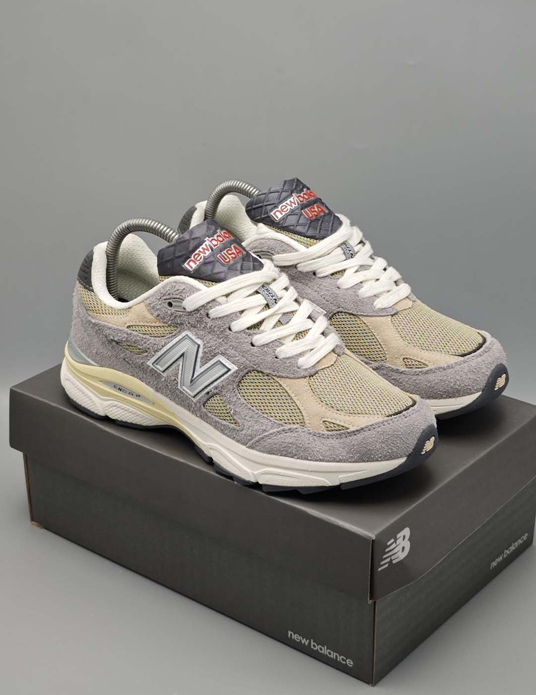New Balance 990v3