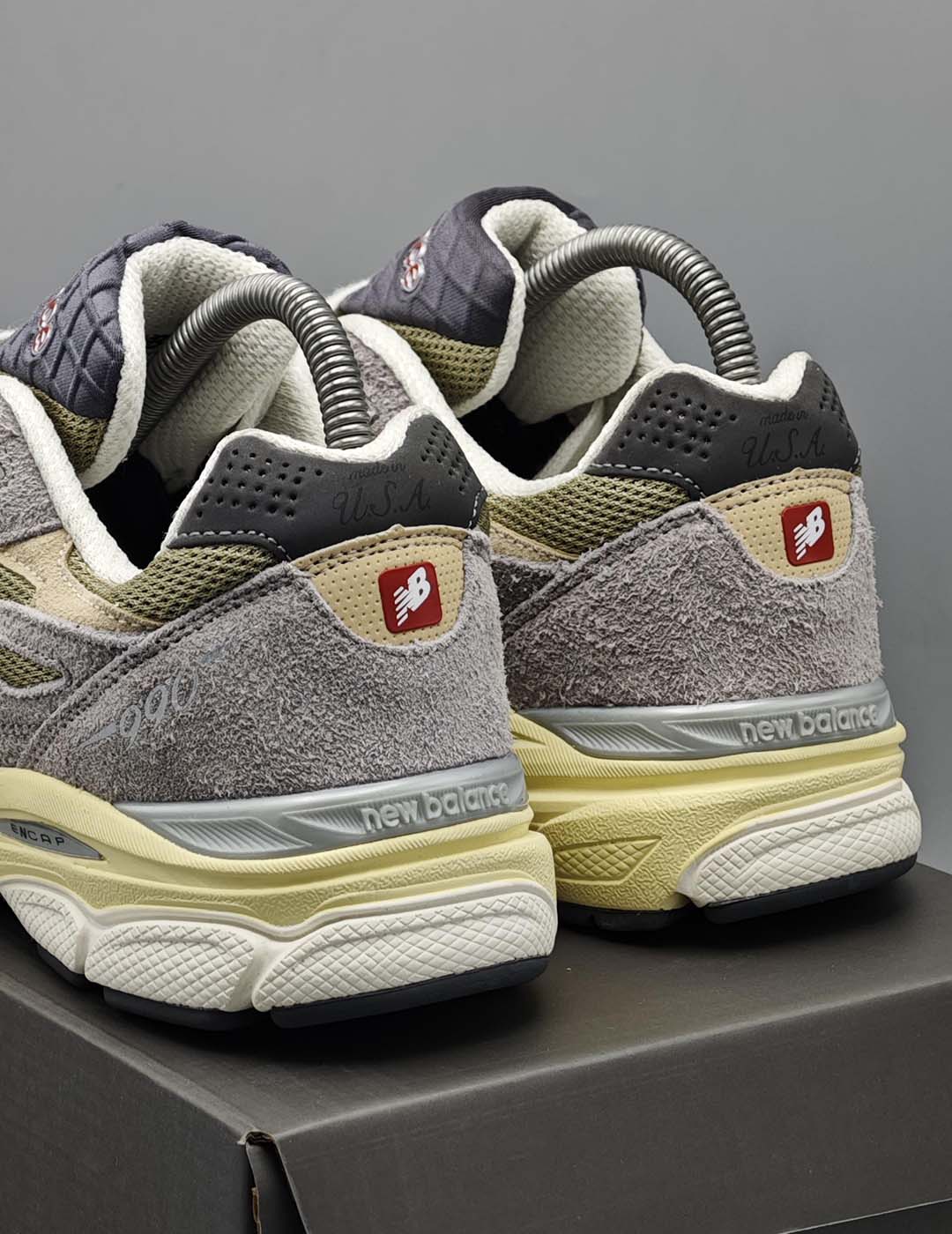 New Balance 990v3