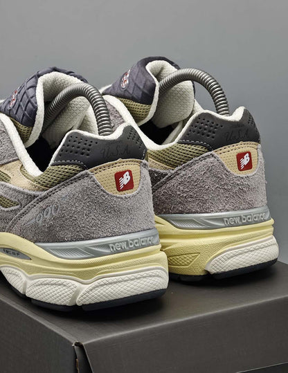 New Balance 990v3