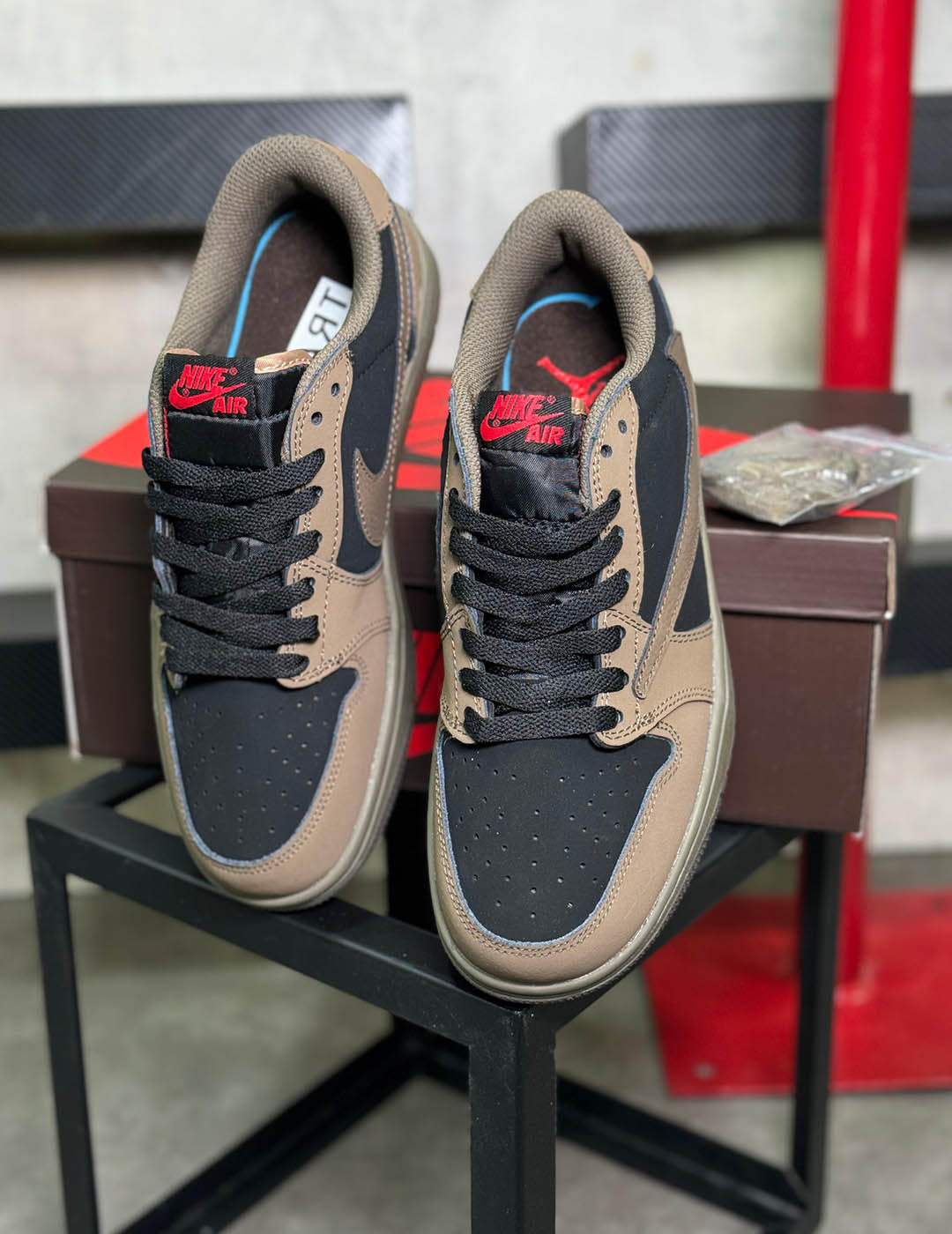 Air Jordan 1 Low 'Mocha' x Travis Scott