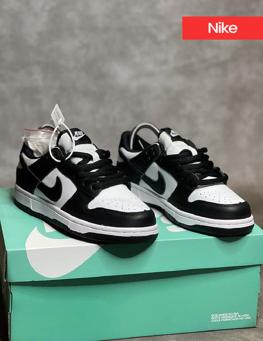 Nike SB Dunk Low Panda