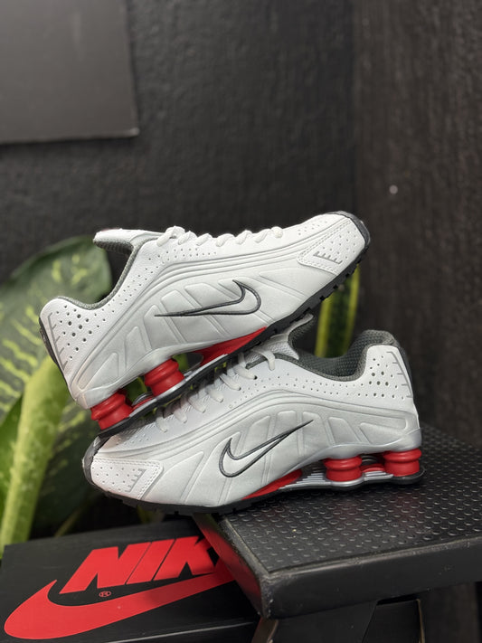 Nike Shox R4 – White/Red