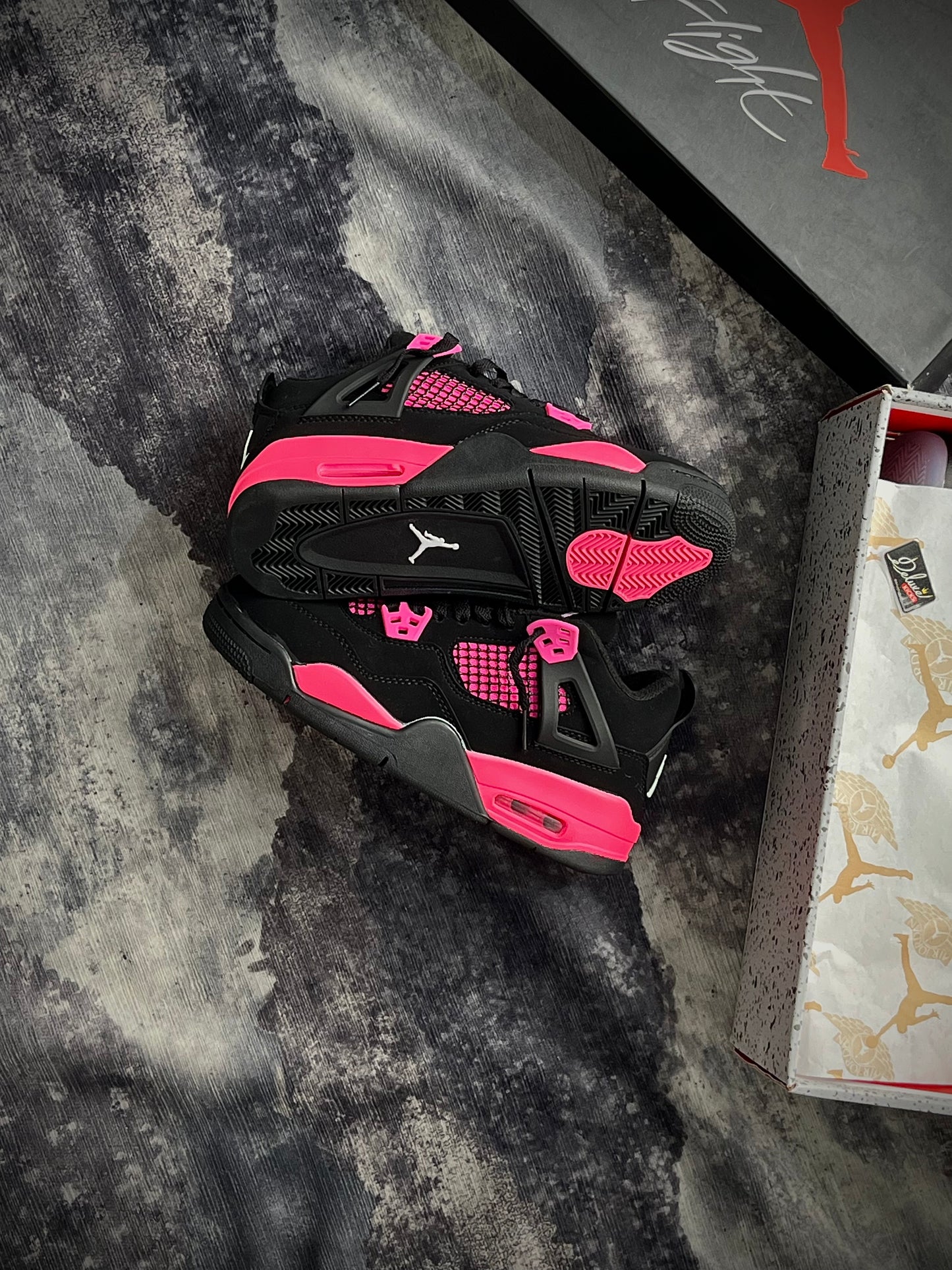 Air Jordan 4 Retro “Black Hyper Pink”