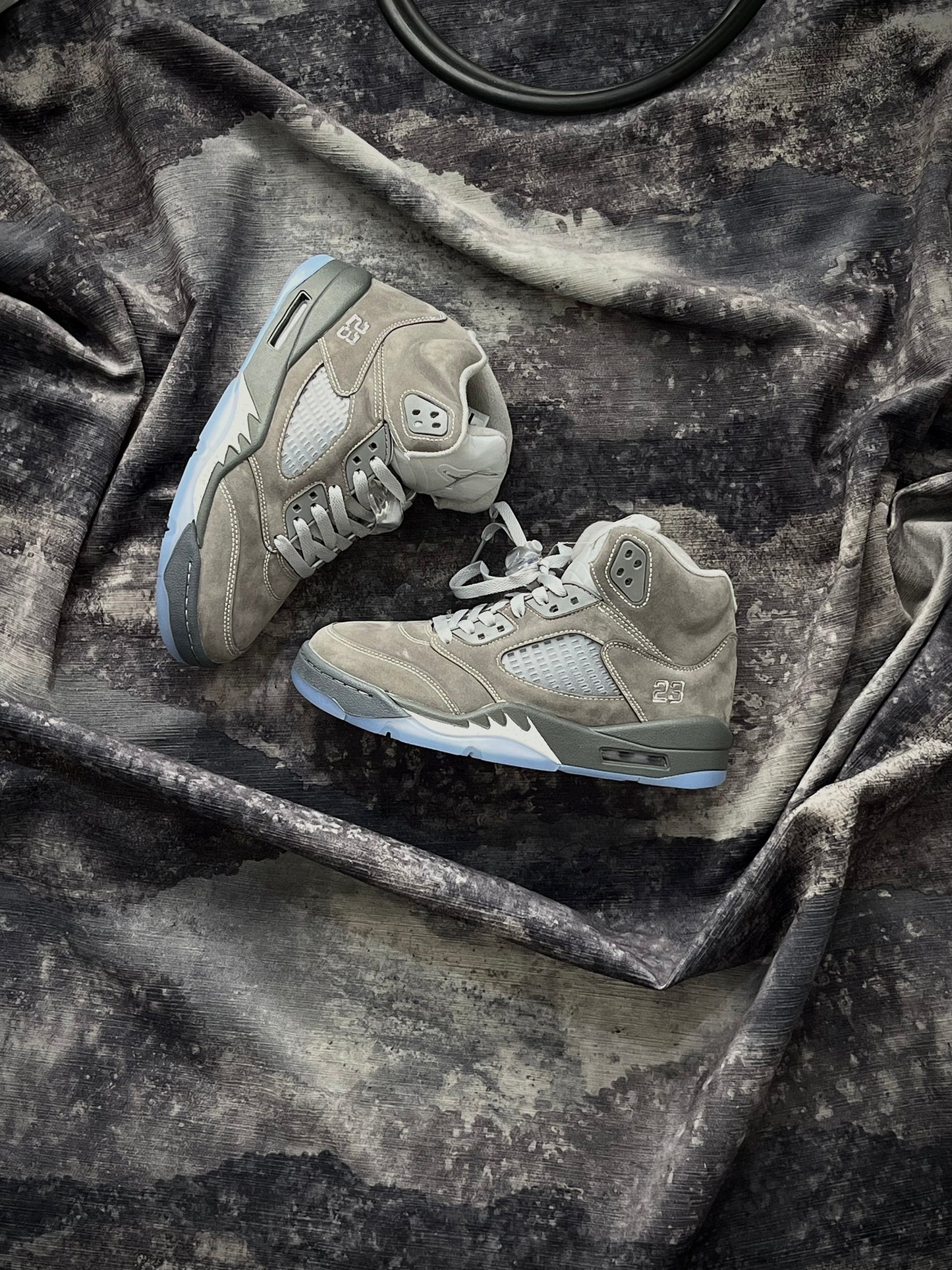 Nike Air Jordan 5 Retro  “Wolf Grey”.