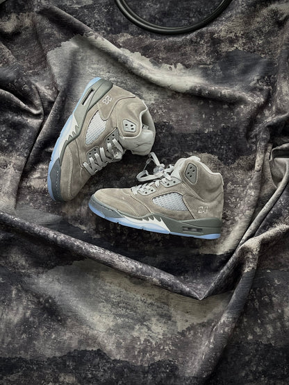 Nike Air Jordan 5 Retro  “Wolf Grey”.