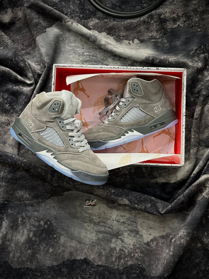 Nike Air Jordan 5 Retro  “Wolf Grey”.