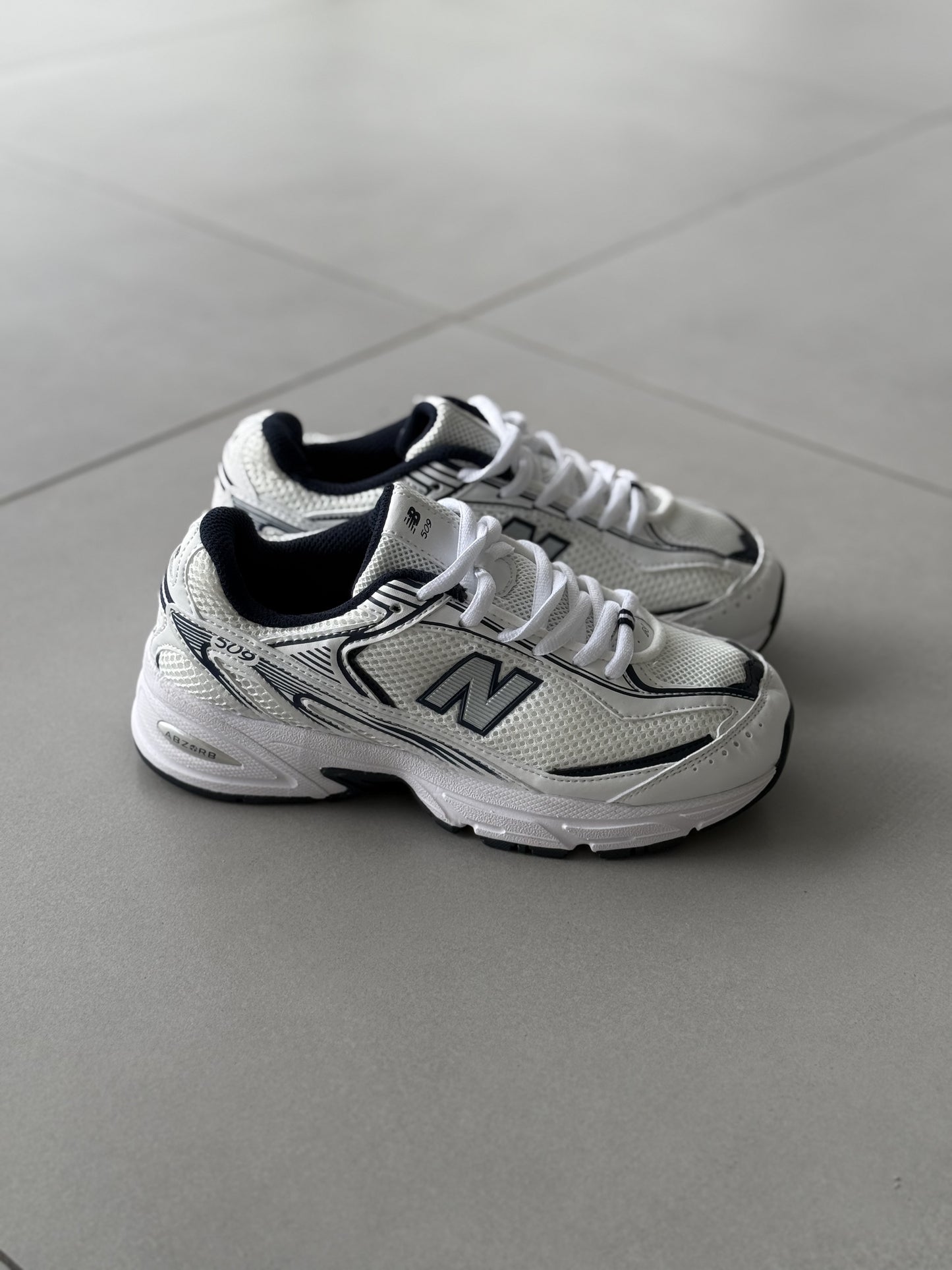 New Balance 530 White Black – Estilo Retro Deportivo