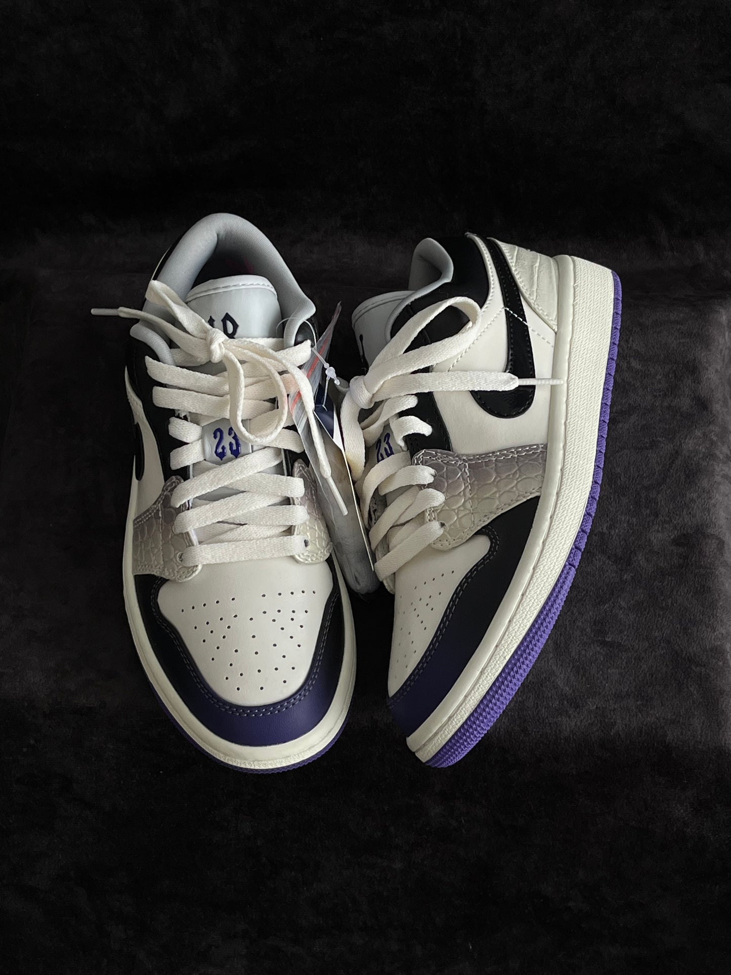 Nike Air Jordan 1 Low SE "Punk Rock"