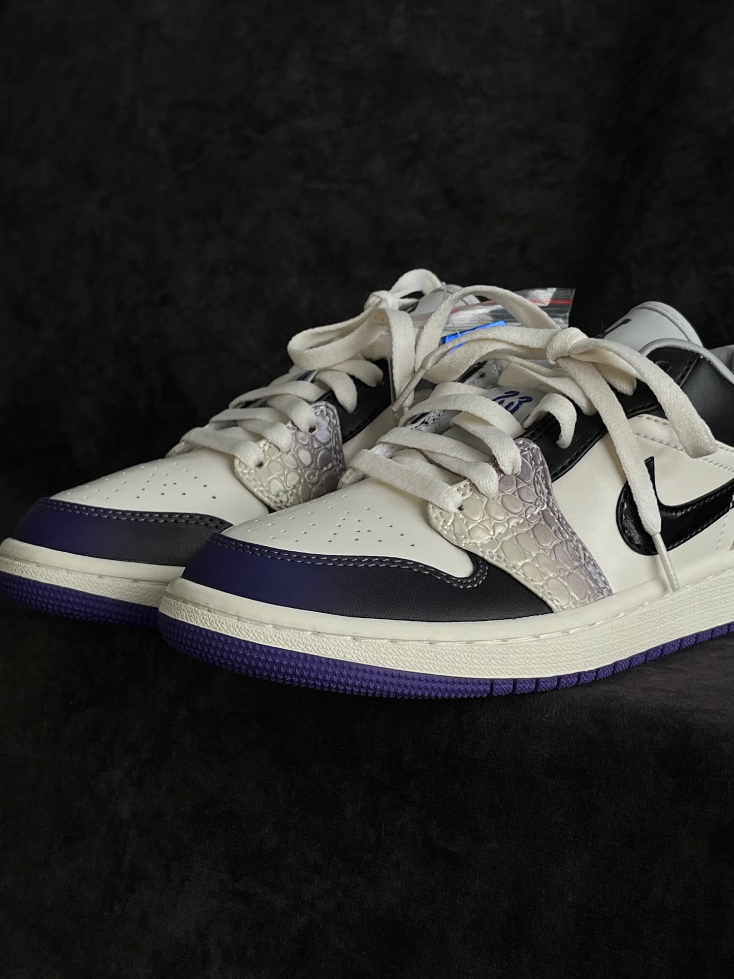 Nike Air Jordan 1 Low SE "Punk Rock"