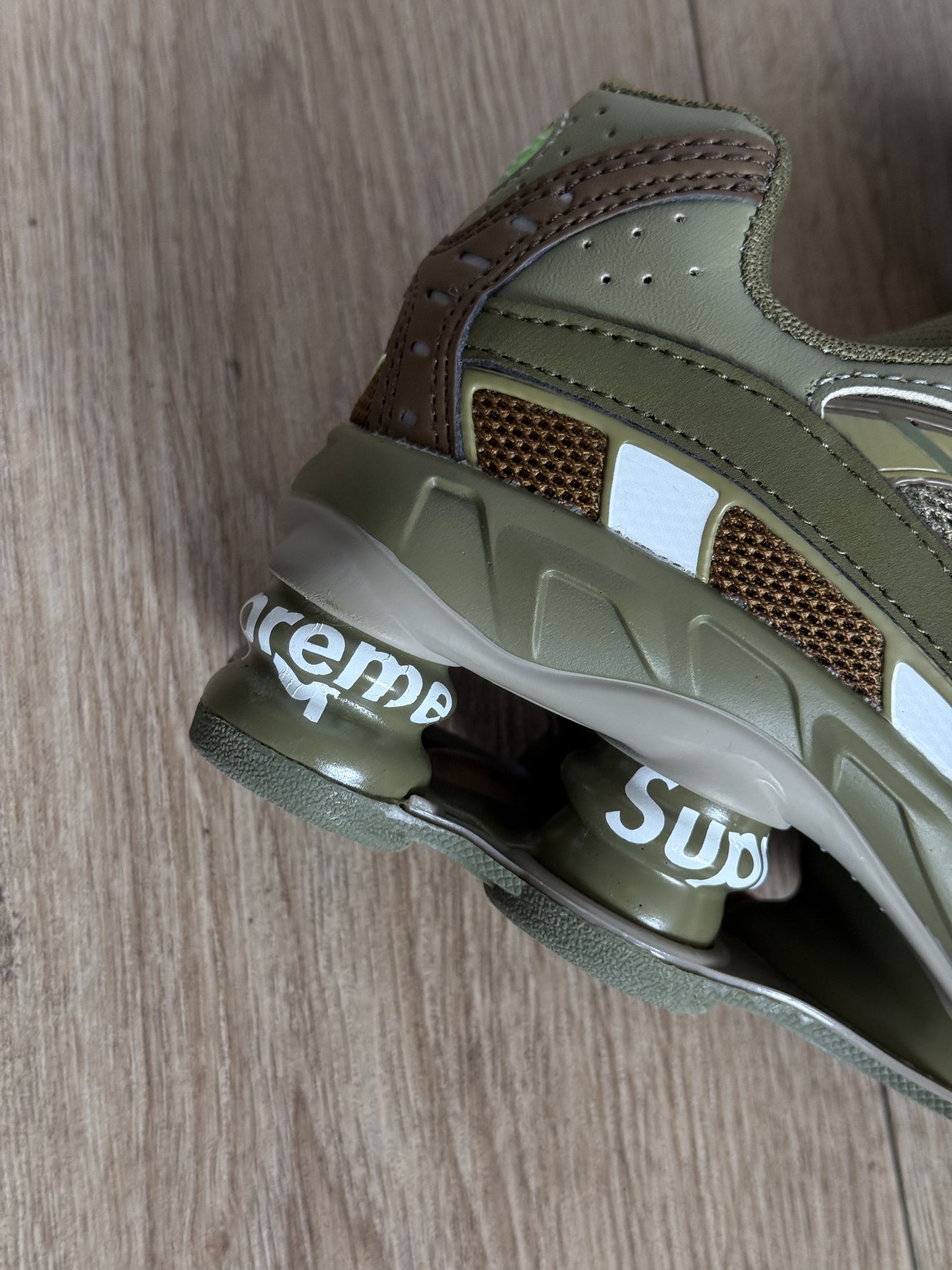 Nike shows ride x Supreme Olive Green