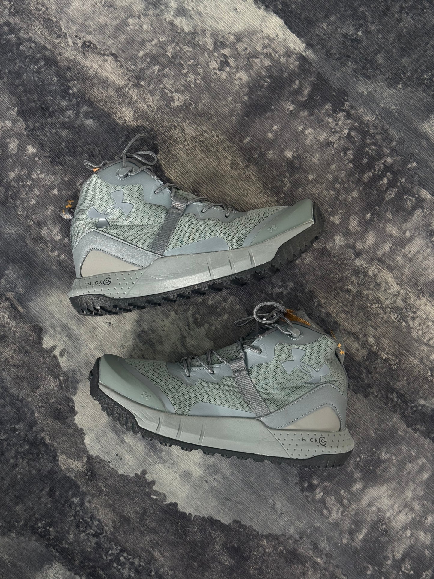 Bota táctica media Under Armour para hombre gris Micro G® Valsetz