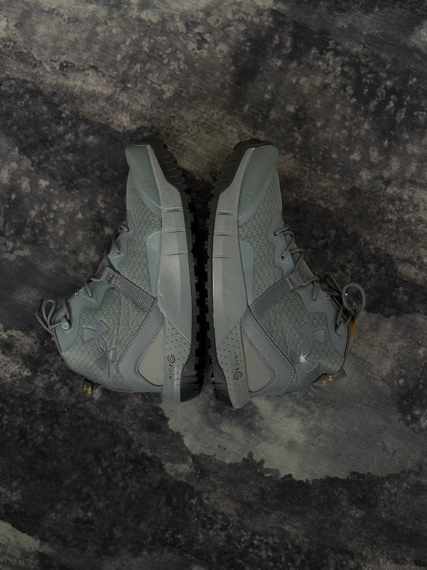 Bota táctica media Under Armour para hombre gris Micro G® Valsetz