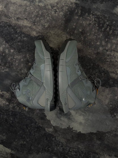 Bota táctica media Under Armour para hombre gris Micro G® Valsetz
