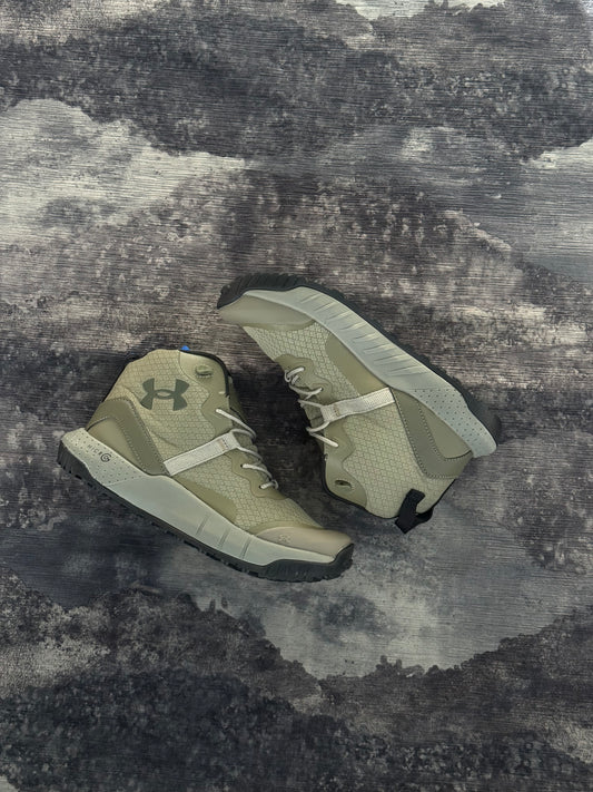 Under Armour Micro G Valsetz Mid en color verde militar