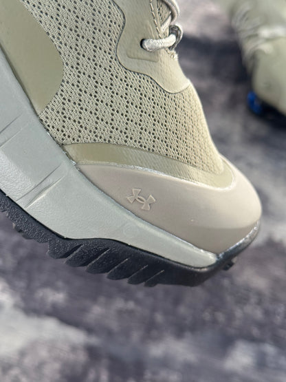 Under Armour Micro G Valsetz Mid en color verde militar