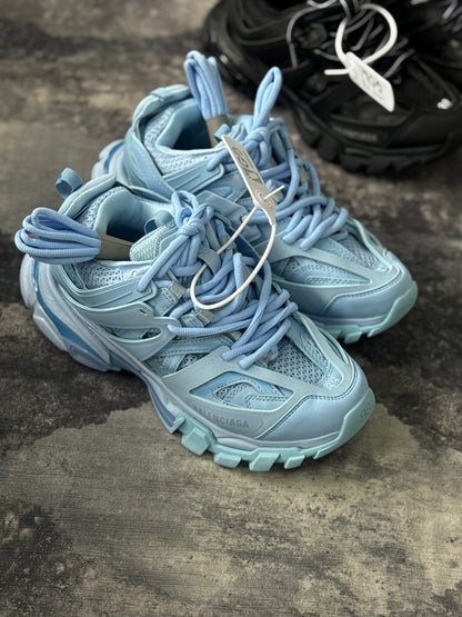 Balenciaga Track en color azul claro