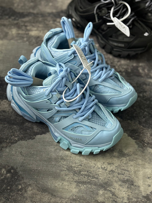 Balenciaga Track en color azul claro