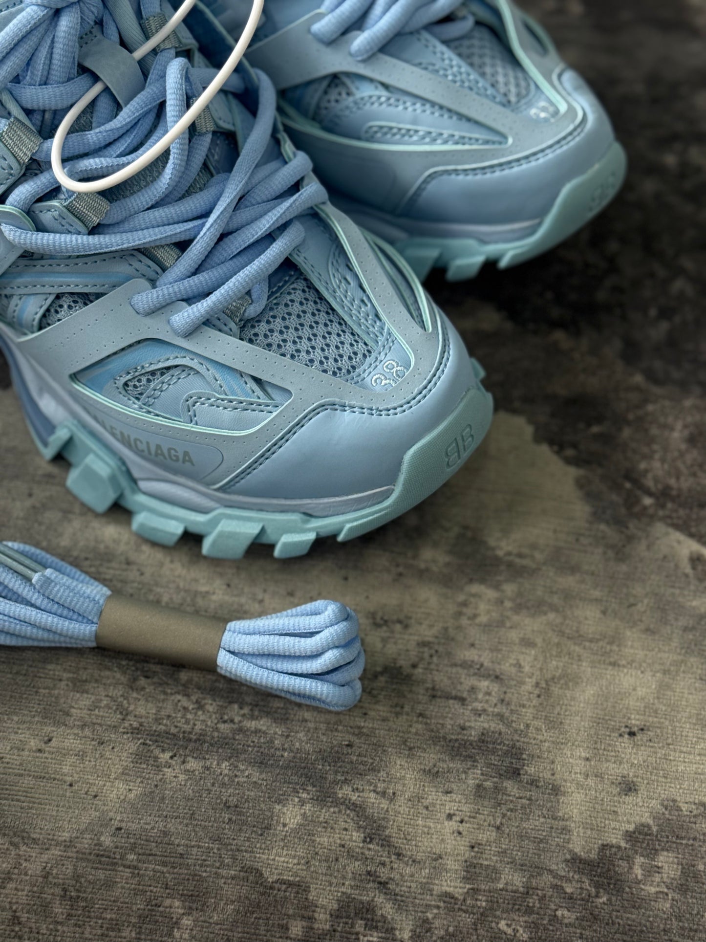 Balenciaga Track en color azul claro