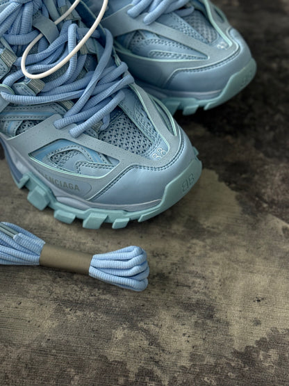 Balenciaga Track en color azul claro
