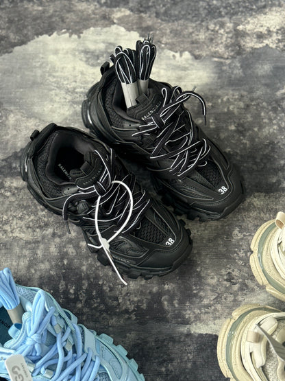 Balenciaga Track color negro con detalles blancos