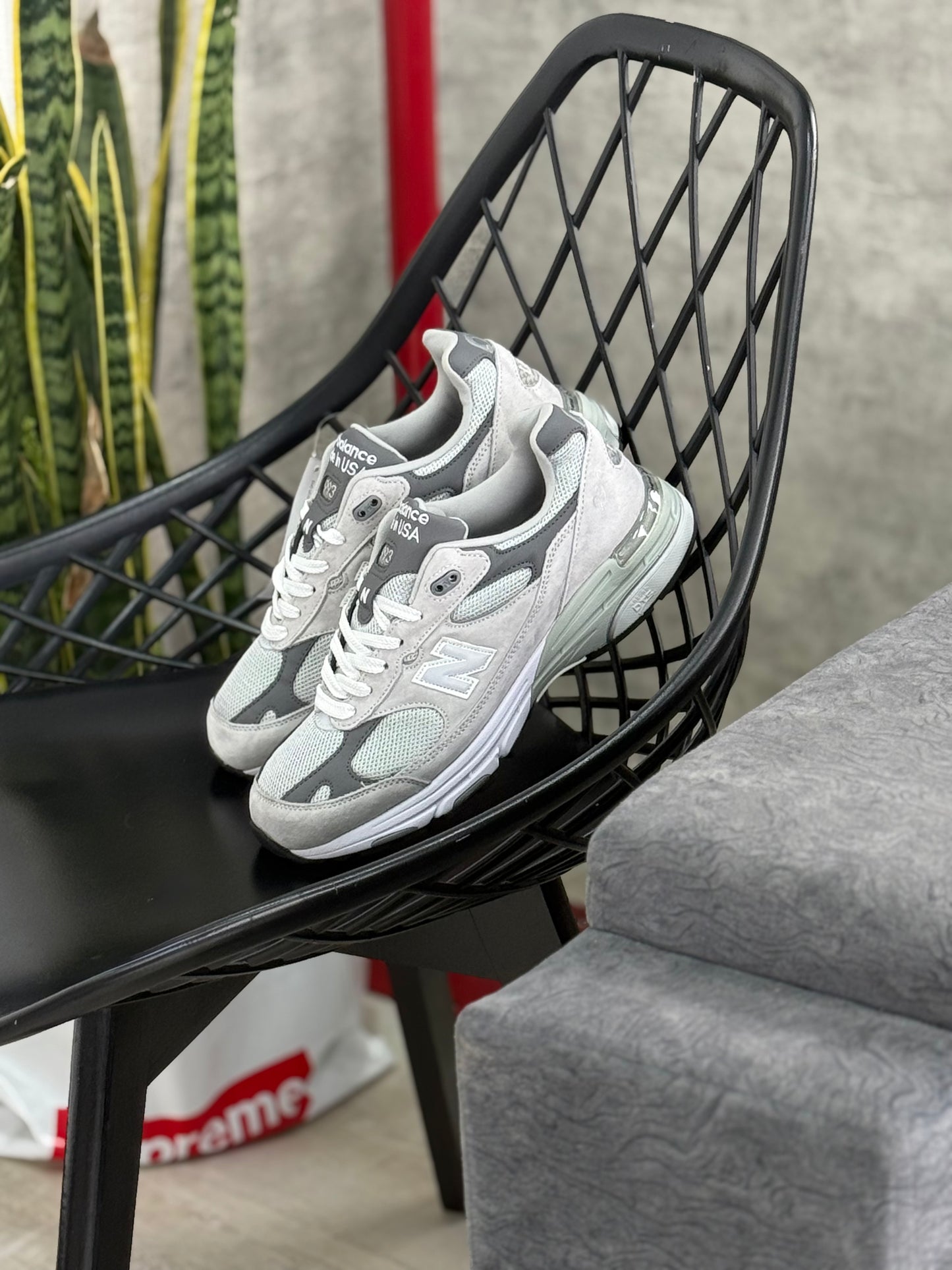 New Balance 992 Grey White – Classic Streetwear Runner