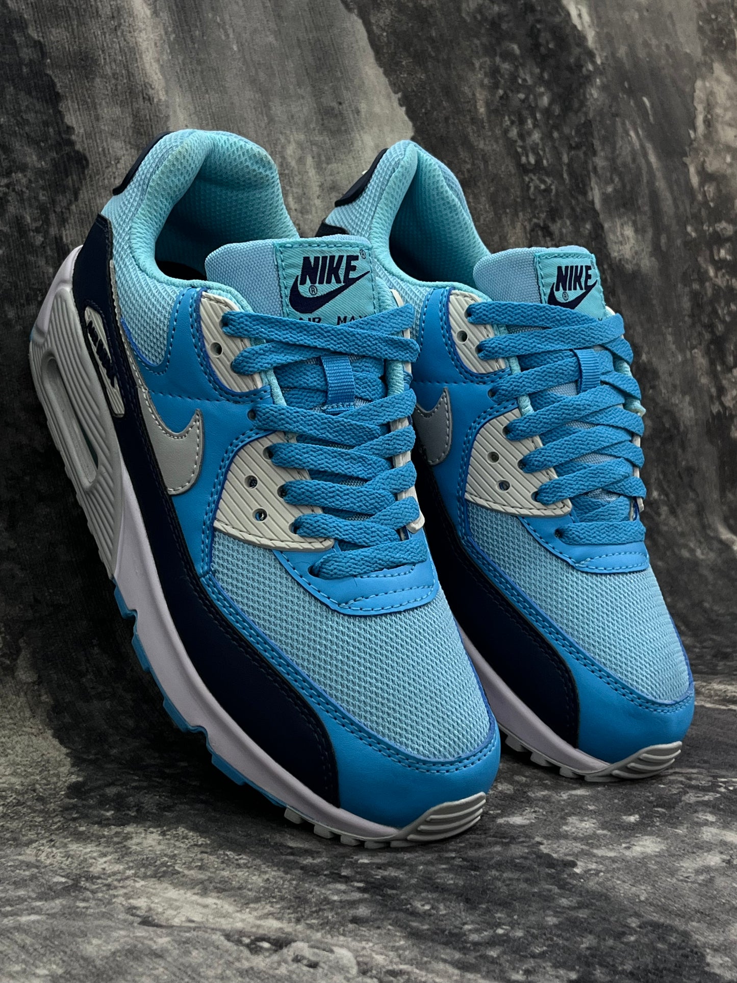 NIKE AIR MAX 90 ESSENTIAL UNIVERSITY Blue/ Pure Platinum-Obsidian-White
