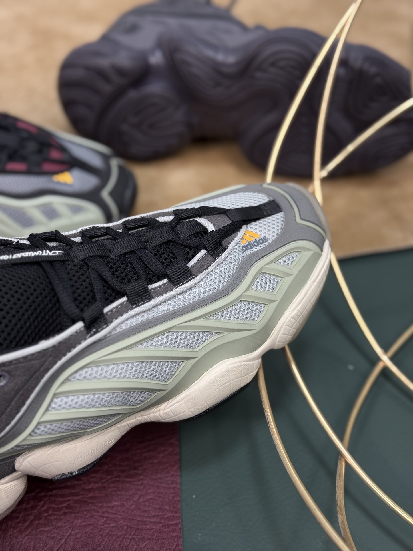 🏷️ Adidas Ozrah Grey
