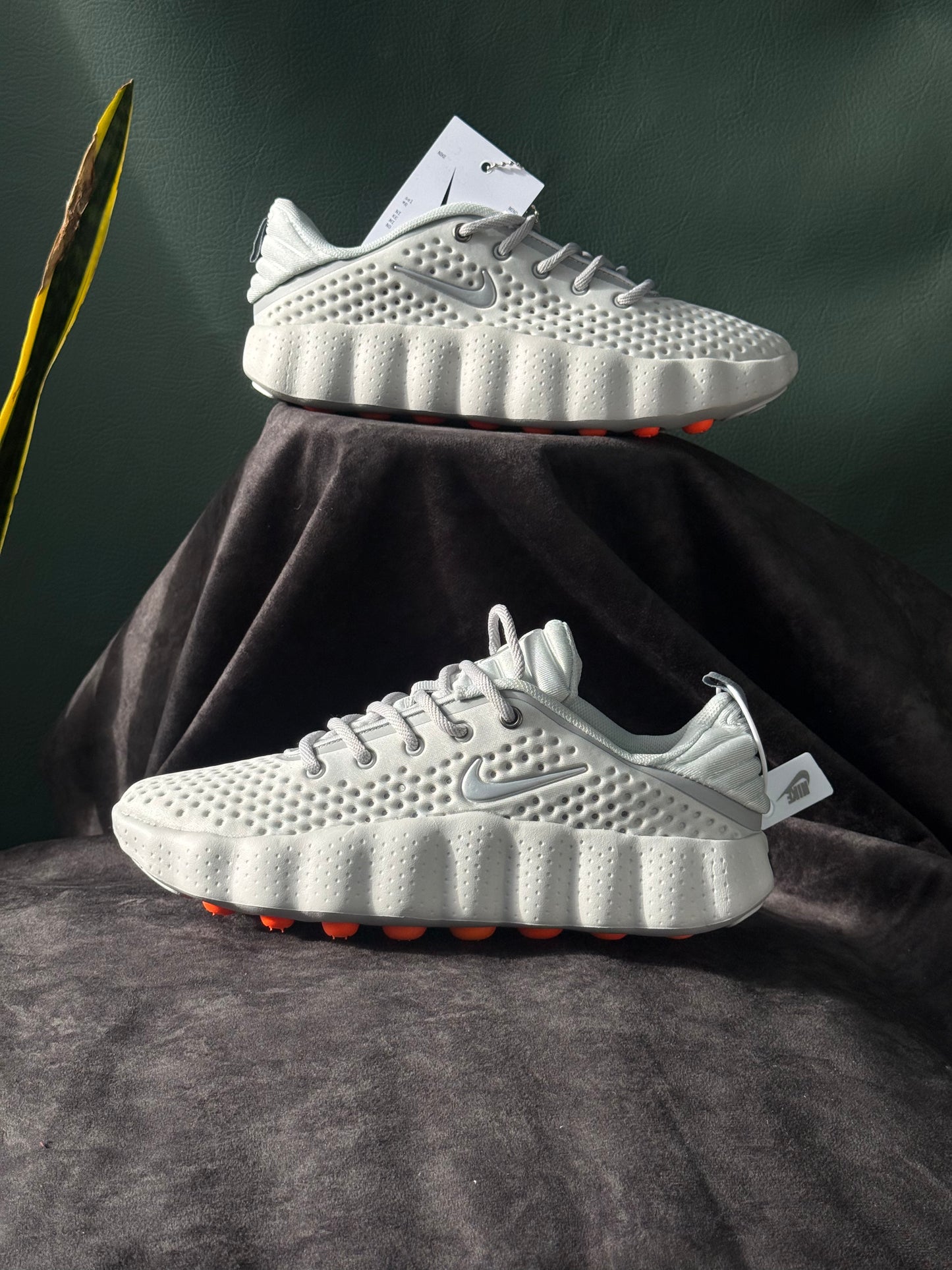 Nike Mind 002 en color gris claro