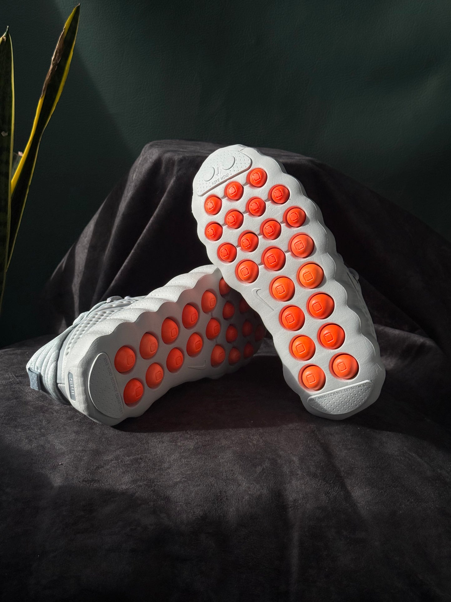 Nike Mind 002 en color gris claro
