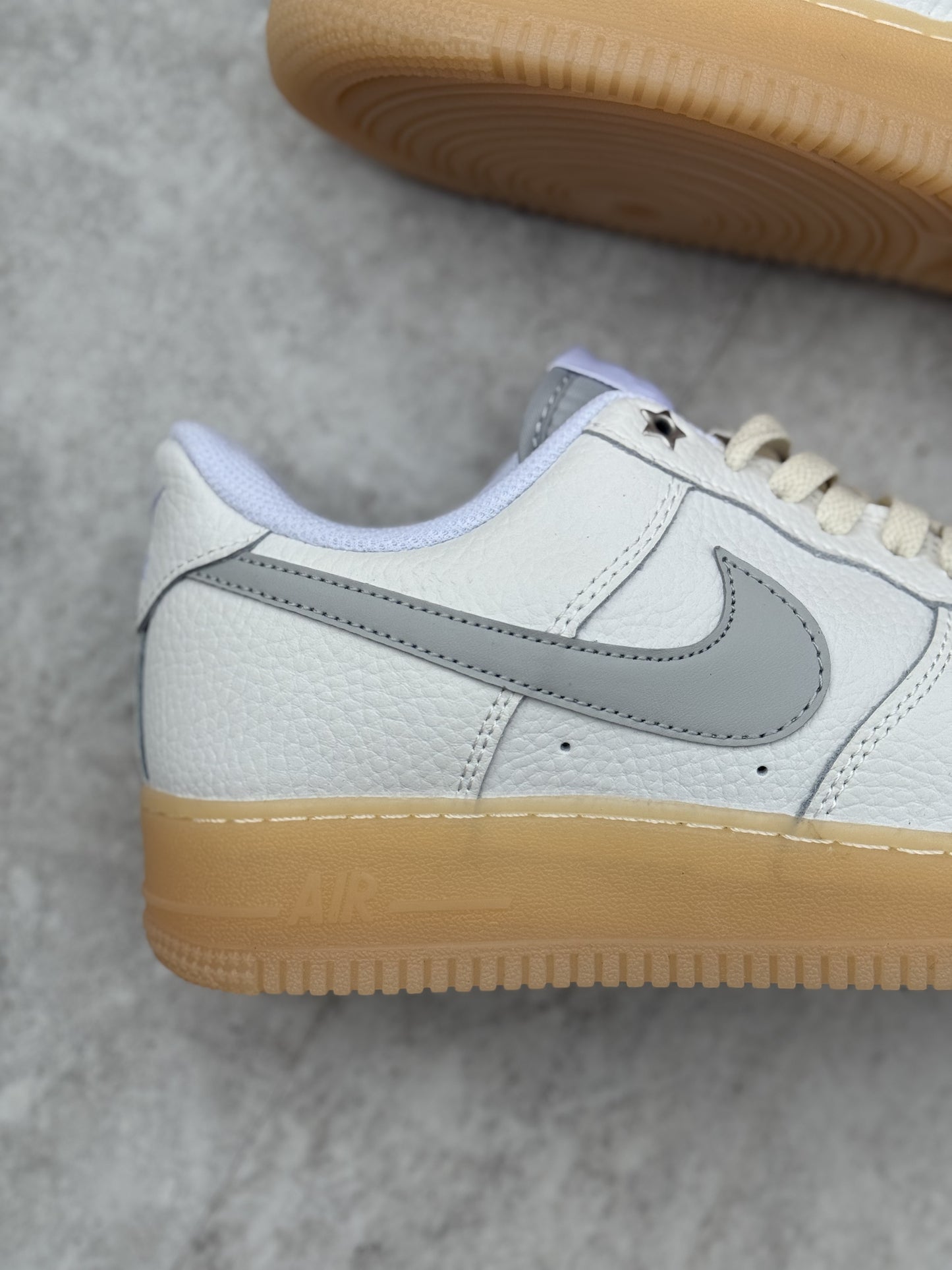 Nike Air Force 1 ’07 LV8 ESS Gris