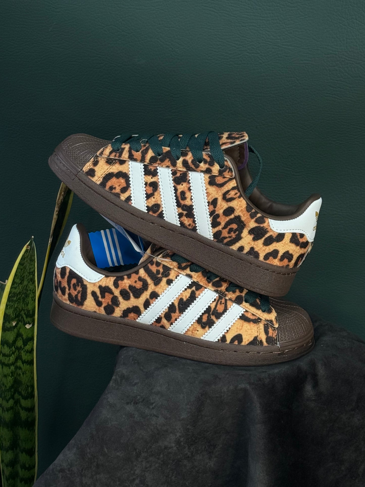Tenis SuperStar ll con estampado de leopardo