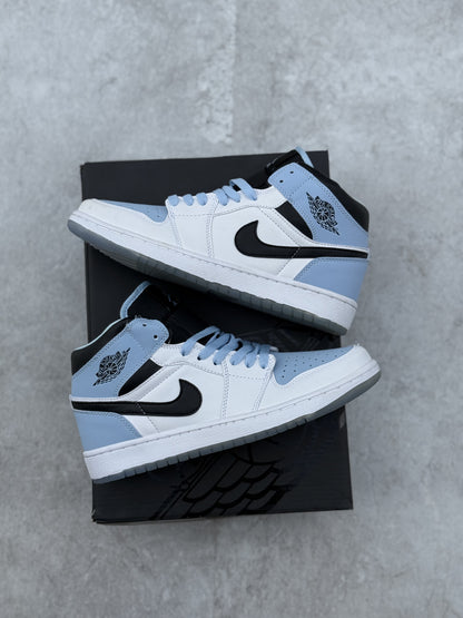 Jordan Retro 1  ice blue