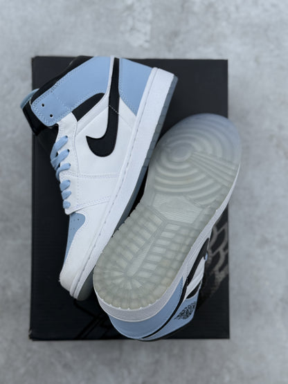 Jordan Retro 1  ice blue