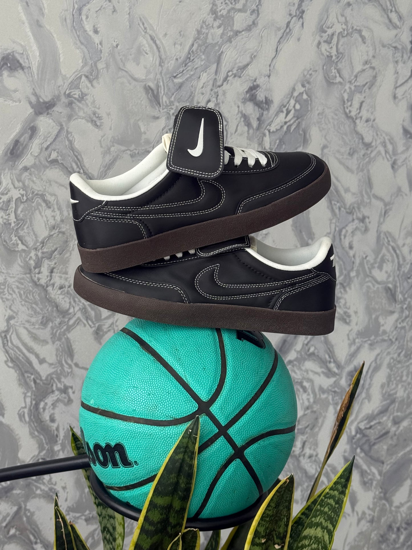 Nike Killer Shot 2 Sneaker Negra con Suela Gruesa Café y Cordones Blancos