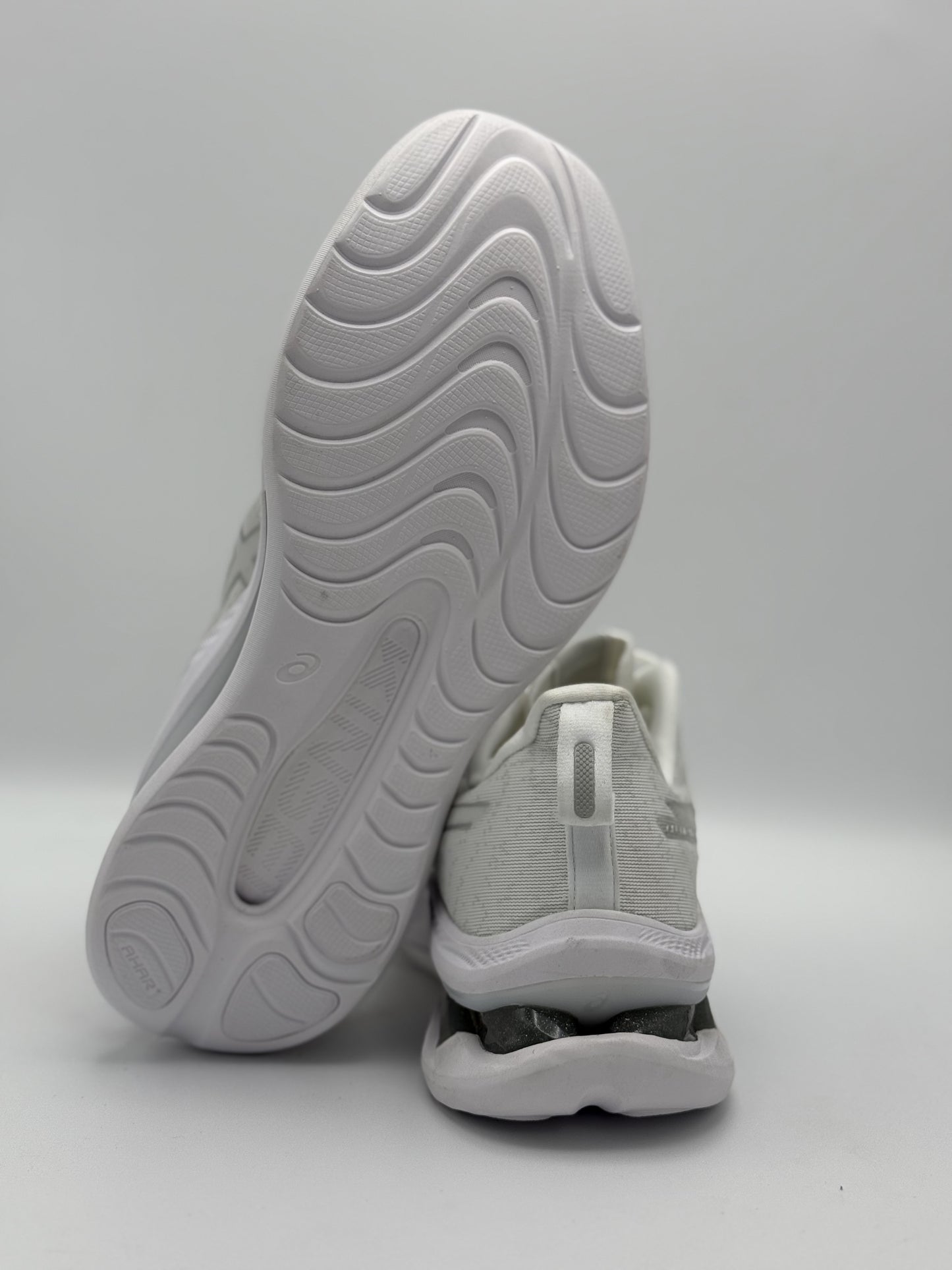 Asics Novablast Blanco – Tecnología, confort y estilo en cada paso