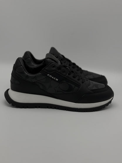 Coach Runner Black Monogram – Elegancia urbana y confort premium
