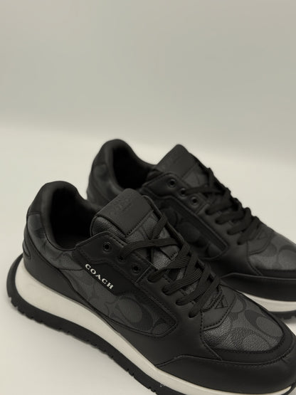 Coach Runner Black Monogram – Elegancia urbana y confort premium