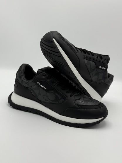 Coach Runner Black Monogram – Elegancia urbana y confort premium